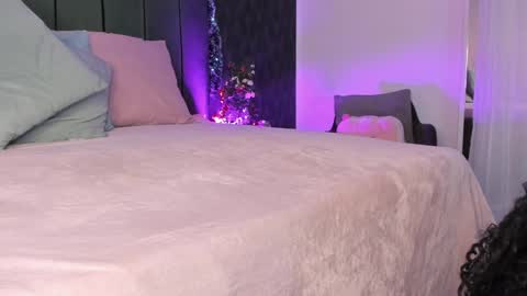 Snapshot of anneth__m chatting on December 19, 10:10 pm Anneth online show from December 19, 10:10 pm