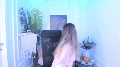 Snapshot of annetli chatting on October 16, 3:29 am annetli online show from October 16, 3:29 am
