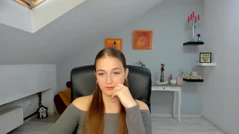 annewilsonn online show from November 6, 11:55 am