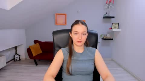 annewilsonn online show from April 21, 11:05 am