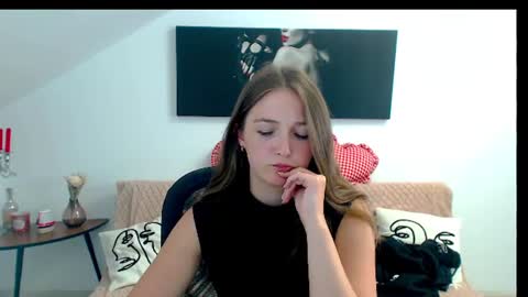 annewilsonn online show from June 16, 5:32 am