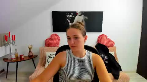 annewilsonn online show from July 29, 7:06 am