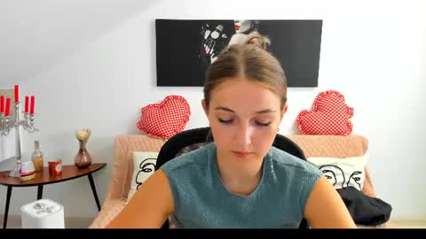annewilsonn online show from August 3, 7:18 am
