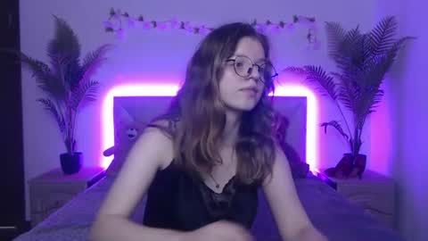 Snapshot of annibrownss chatting on July 26, 6:10 am Anni online show from July 26, 6:10 am