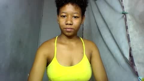 Snapshot of annick98 chatting on February 6, 7:34 am annick98 online show from February 6, 7:34 am