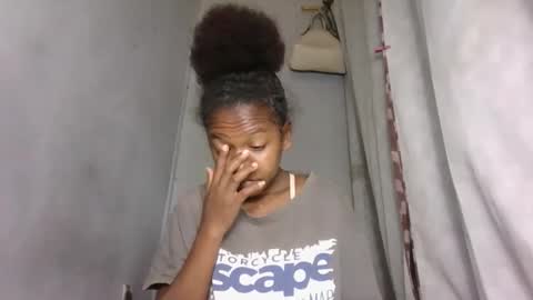 Snapshot of annick98 chatting on February 22, 7:40 am annick98 online show from February 22, 7:40 am