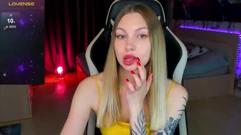 Annie online show from September 14, 9:03 pm