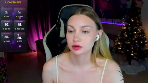 Annie online show from December 14, 4:12 pm