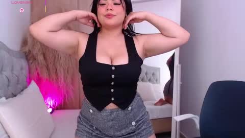 annie_20_ online show from April 15, 5:31 pm