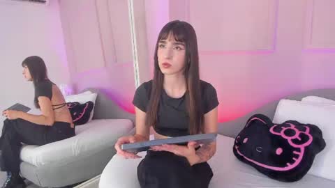 Snapshot of annie_blair_ chatting on July 18, 7:39 pm Annie online show from July 18, 7:39 pm