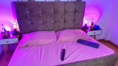 Annie Bonnie   online show from April 23, 12:29 pm