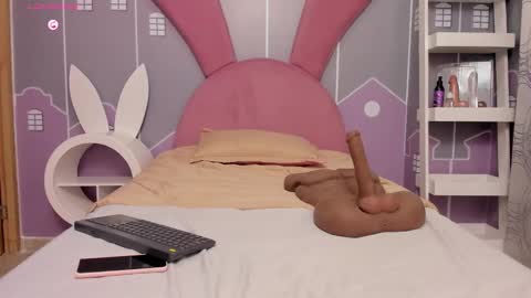 annie_cute18 online show from December 10, 2:48 am