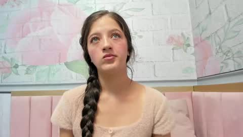 annie_cute18 online show from February 12, 3:51 am