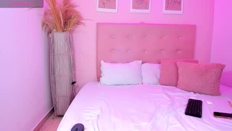 annie_dolce_ online show from January 10, 2:46 am