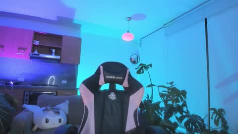 annie  online show from October 28, 1:09 am