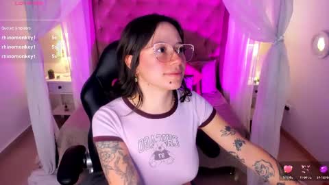 Snapshot of annie_petters chatting on July 2, 2:12 pm Aniie online show from July 2, 2:12 pm