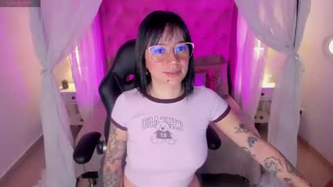 Snapshot of annie_petters chatting on July 26, 1:07 pm Aniie online show from July 26, 1:07 pm