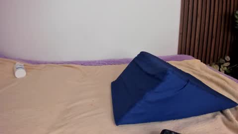 Annie Roberts online show from December 26, 11:13 pm