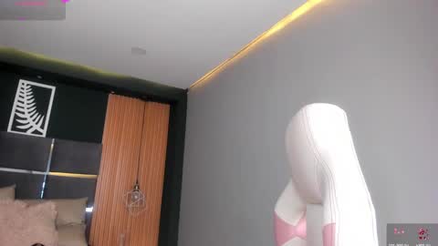 Annie Roberts online show from December 28, 2:32 pm