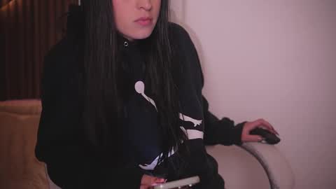 Annie Roberts online show from September 10, 9:04 pm