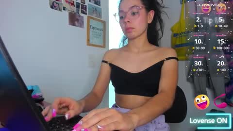 annie_rosse1017 online show from November 24, 10:53 pm