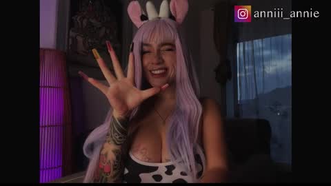 JEANNE no olvides seguirme dont forget follow me  uu online show from November 6, 10:43 pm