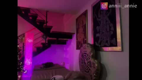 JEANNE no olvides seguirme dont forget follow me  uu online show from December 5, 12:41 am