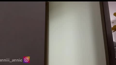 JEANNE no olvides seguirme dont forget follow me  uu online show from April 21, 10:23 pm