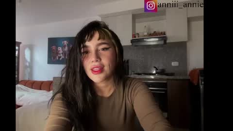 JEANNE no olvides seguirme dont forget follow me  uu online show from July 25, 10:40 pm