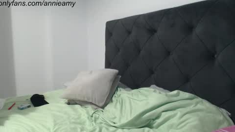 Annie online show from December 8, 4:50 pm