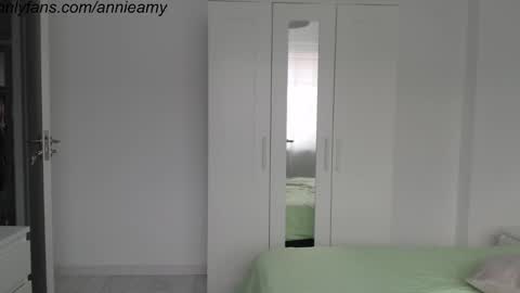 Annie online show from January 10, 2:13 pm