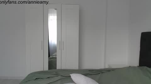 Annie online show from February 4, 12:33 pm