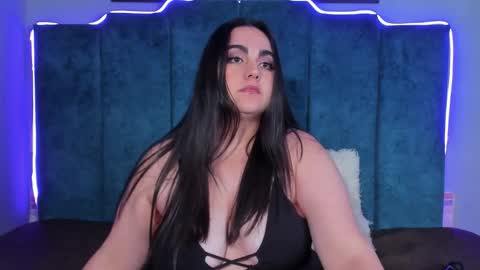 Snapshot of annieesweett_ chatting on January 14, 3:01 am Annie Sweet Cherry online show from January 14, 3:01 am