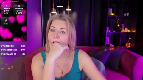 Annie online show from December 27, 9:28 am