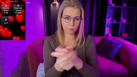 Annie online show from March 3, 5:42 am