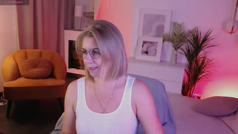 Annie online show from October 15, 1:44 pm