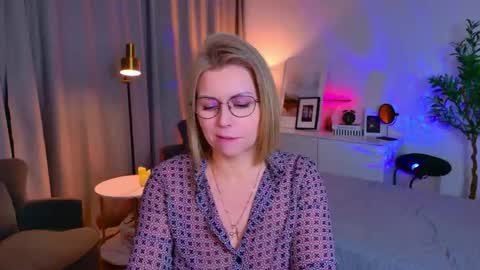 Annie online show from April 25, 8:39 am