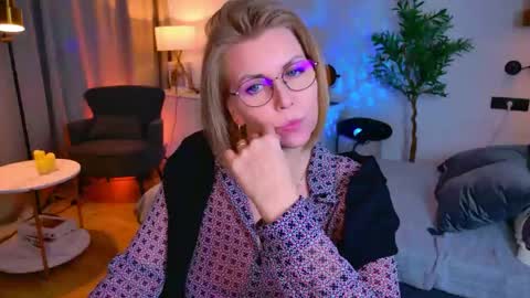 Annie online show from April 25, 1:41 pm