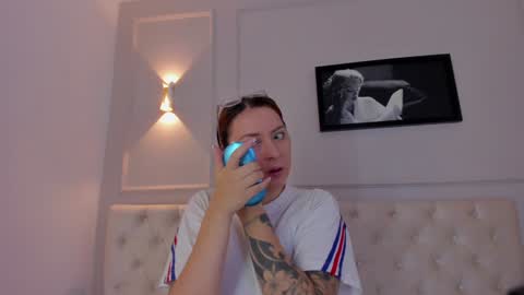 Annie online show from January 29, 11:20 am