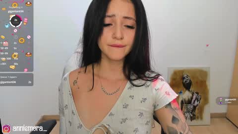 Snapshot of anniemora_ chatting on December 5, 3:04 am Annie online show from December 5, 3:04 am