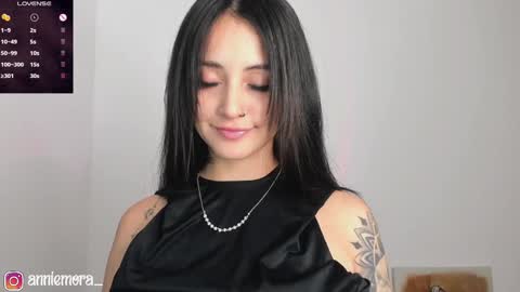 Snapshot of anniemora_ chatting on December 21, 1:47 am Annie online show from December 21, 1:47 am