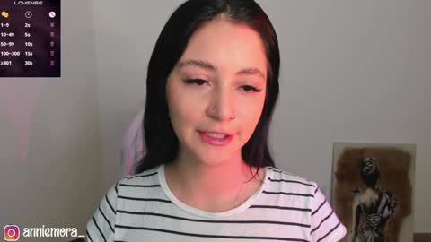 Snapshot of anniemora_ chatting on December 28, 1:18 am Annie online show from December 28, 1:18 am