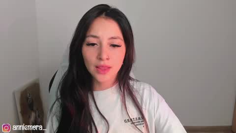 Snapshot of anniemora_ chatting on January 8, 2:14 am Annie online show from January 8, 2:14 am