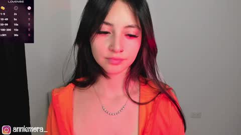 Snapshot of anniemora_ chatting on January 18, 2:25 am Annie online show from January 18, 2:25 am