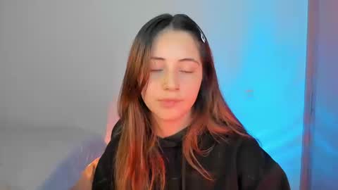 Snapshot of anniemora_ chatting on September 26, 3:32 am Annie online show from September 26, 3:32 am