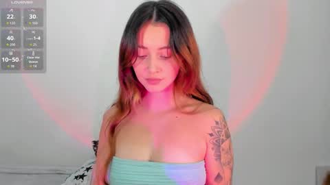 Snapshot of anniemora_ chatting on November 20, 3:18 am Annie online show from November 20, 3:18 am