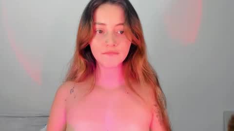 Snapshot of anniemora_ chatting on November 21, 2:43 am Annie online show from November 21, 2:43 am