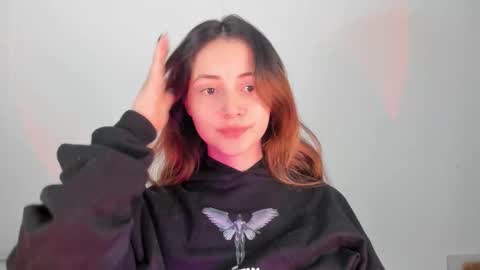 Snapshot of anniemora_ chatting on November 22, 2:43 am Annie online show from November 22, 2:43 am