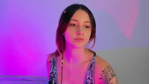 Snapshot of anniemora_ chatting on November 25, 2:11 am Annie online show from November 25, 2:11 am