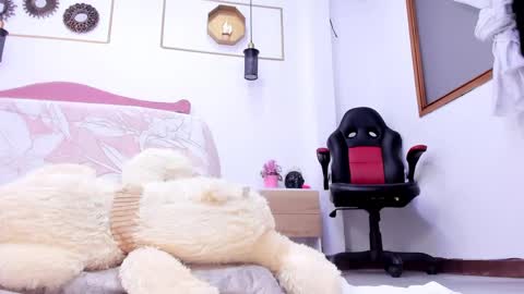 Annie online show from February 1, 8:26 pm